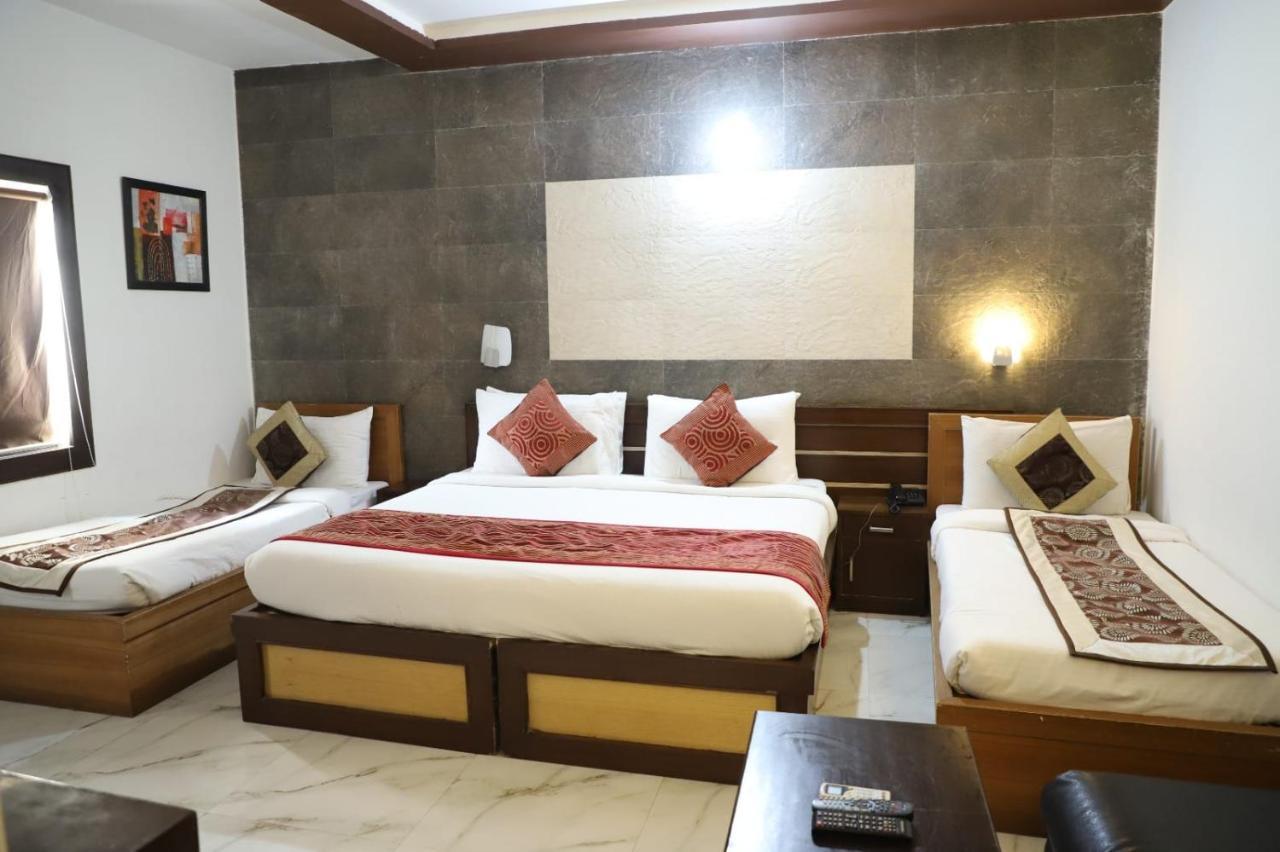Hotel Tara Palace By Goyal Hoteliers Agra  Buitenkant foto