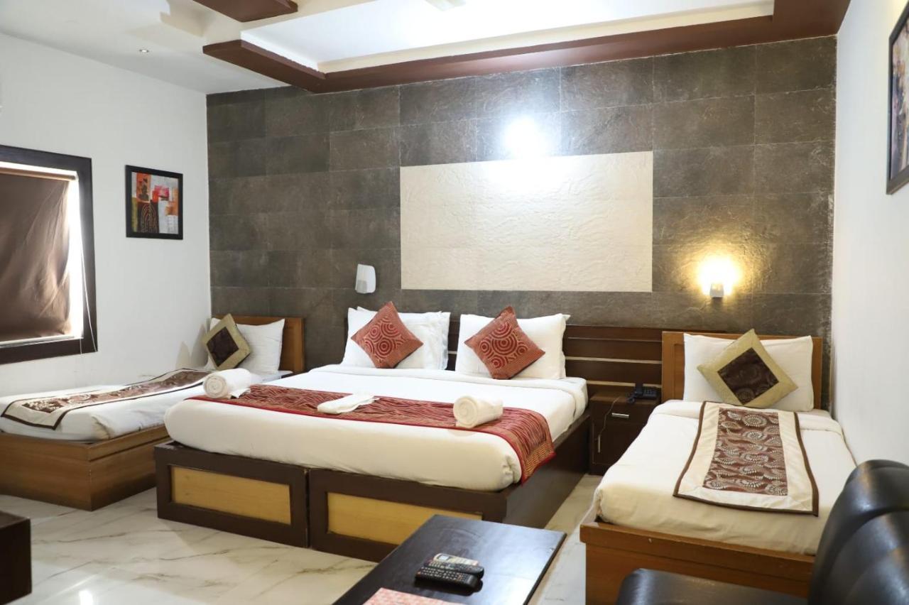 Hotel Tara Palace By Goyal Hoteliers Agra  Buitenkant foto