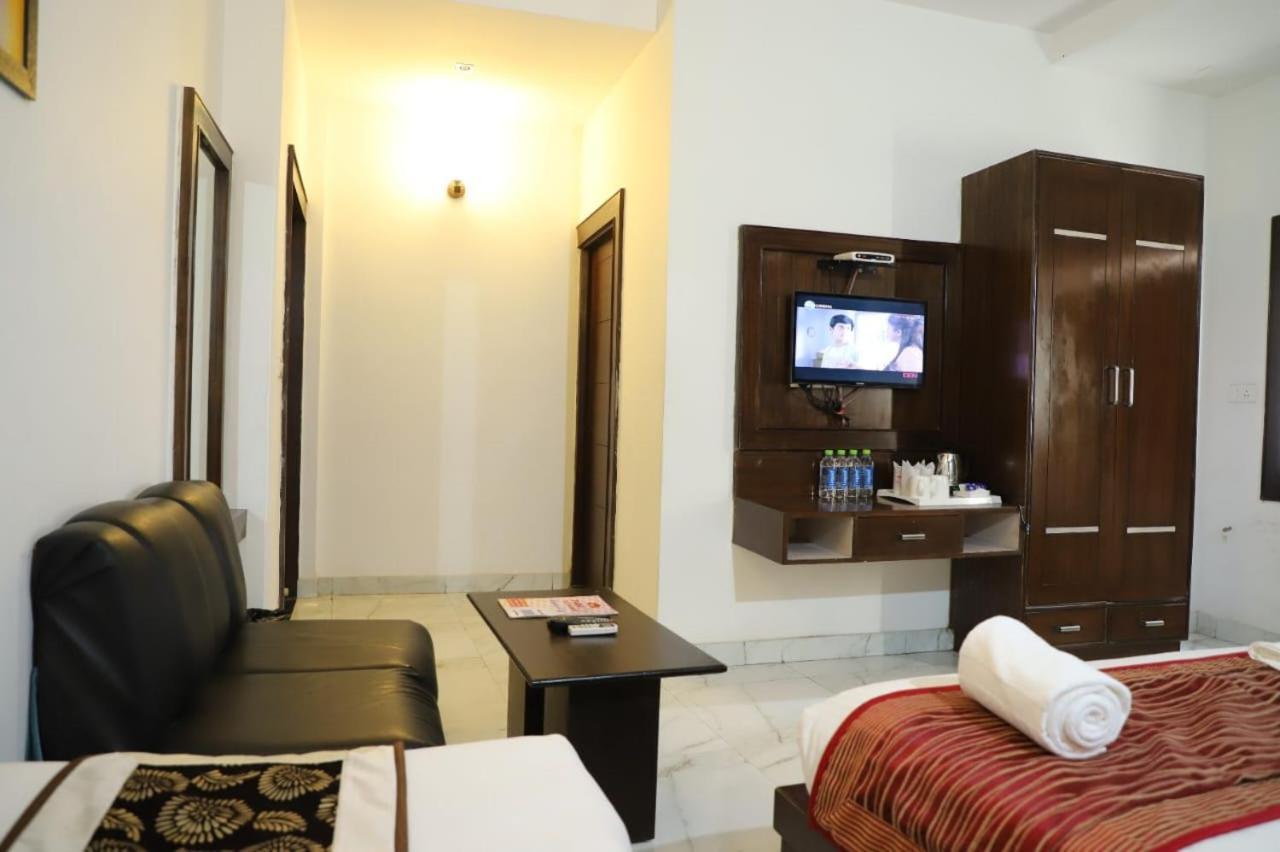 Hotel Tara Palace By Goyal Hoteliers Agra  Buitenkant foto