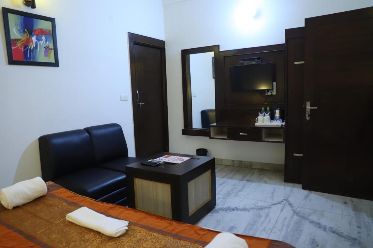 Hotel Tara Palace By Goyal Hoteliers Agra  Buitenkant foto