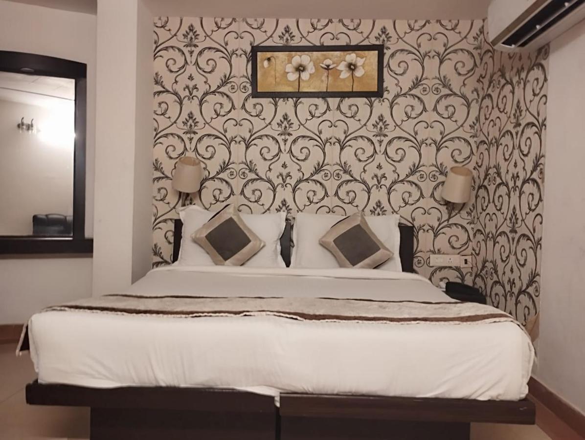 Hotel Tara Palace By Goyal Hoteliers Agra  Buitenkant foto